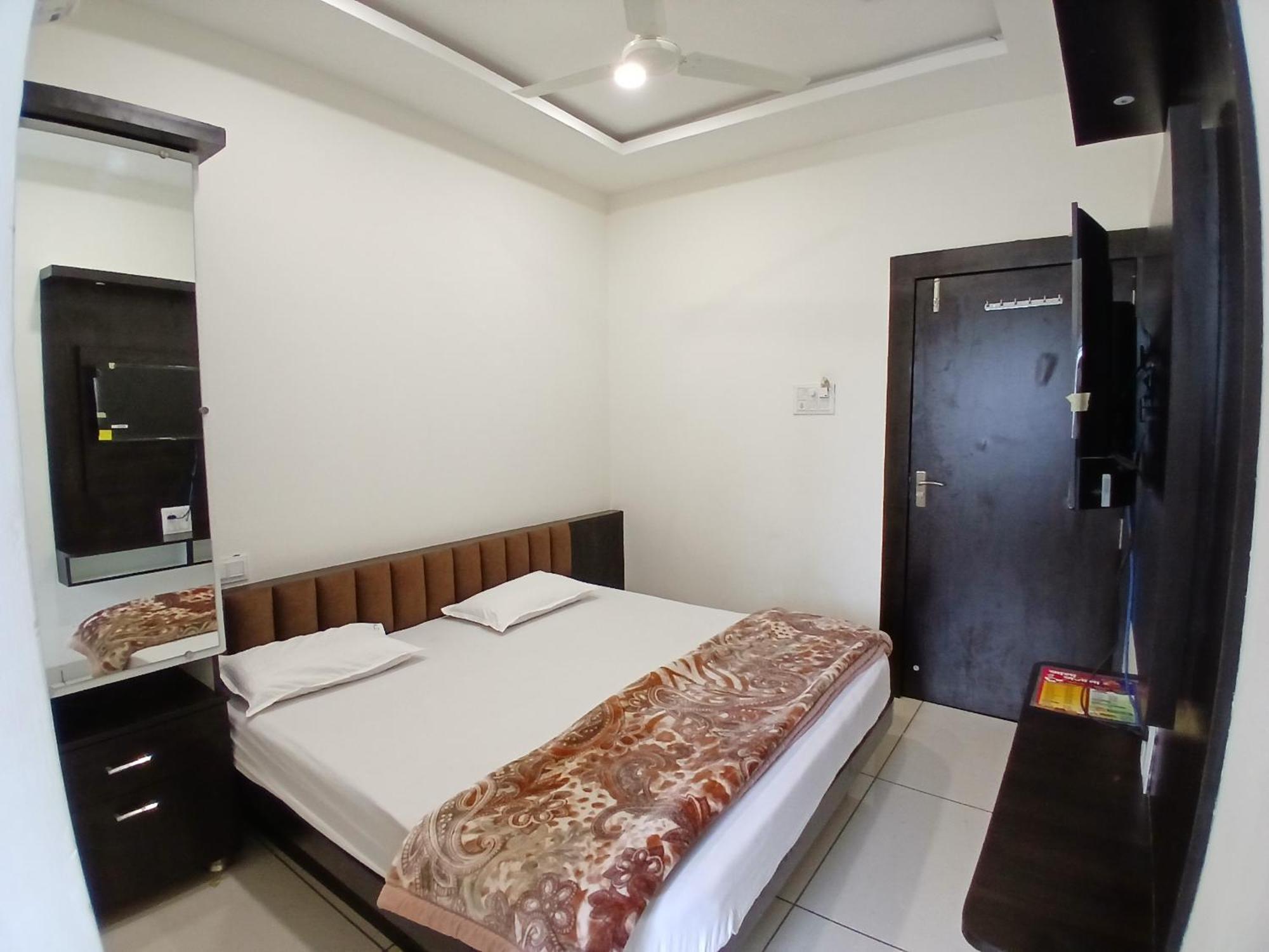 Hotel Jyoti Shree Ujjain Esterno foto