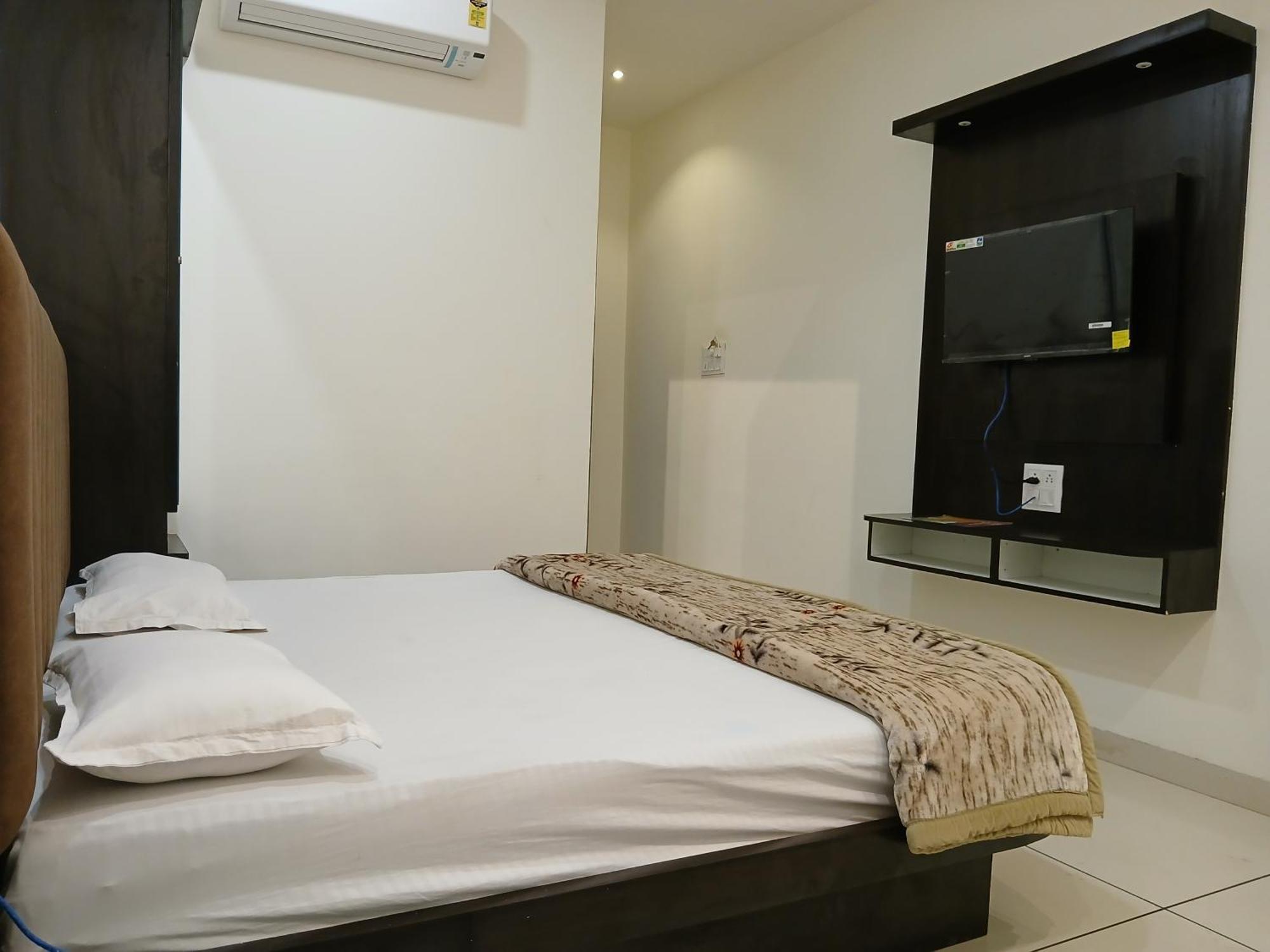 Hotel Jyoti Shree Ujjain Esterno foto