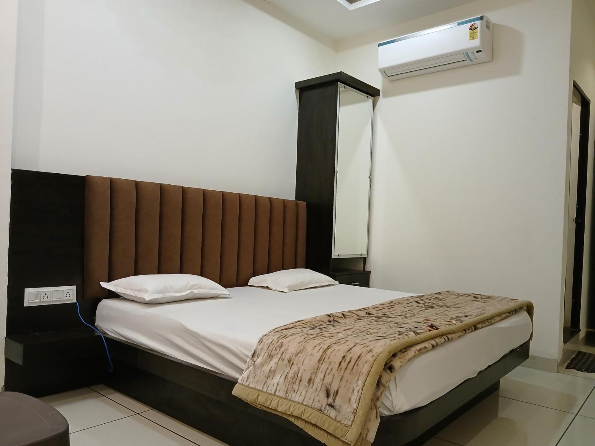 Hotel Jyoti Shree Ujjain Esterno foto